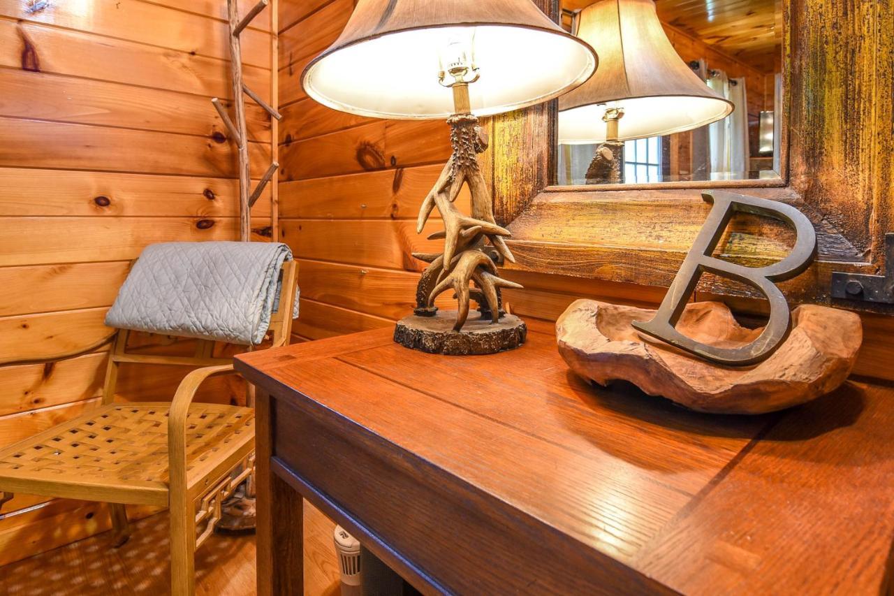 Permanent Vacation-Private Honeymoon Cabin With Hot Tub 塞维尔维尔 外观 照片