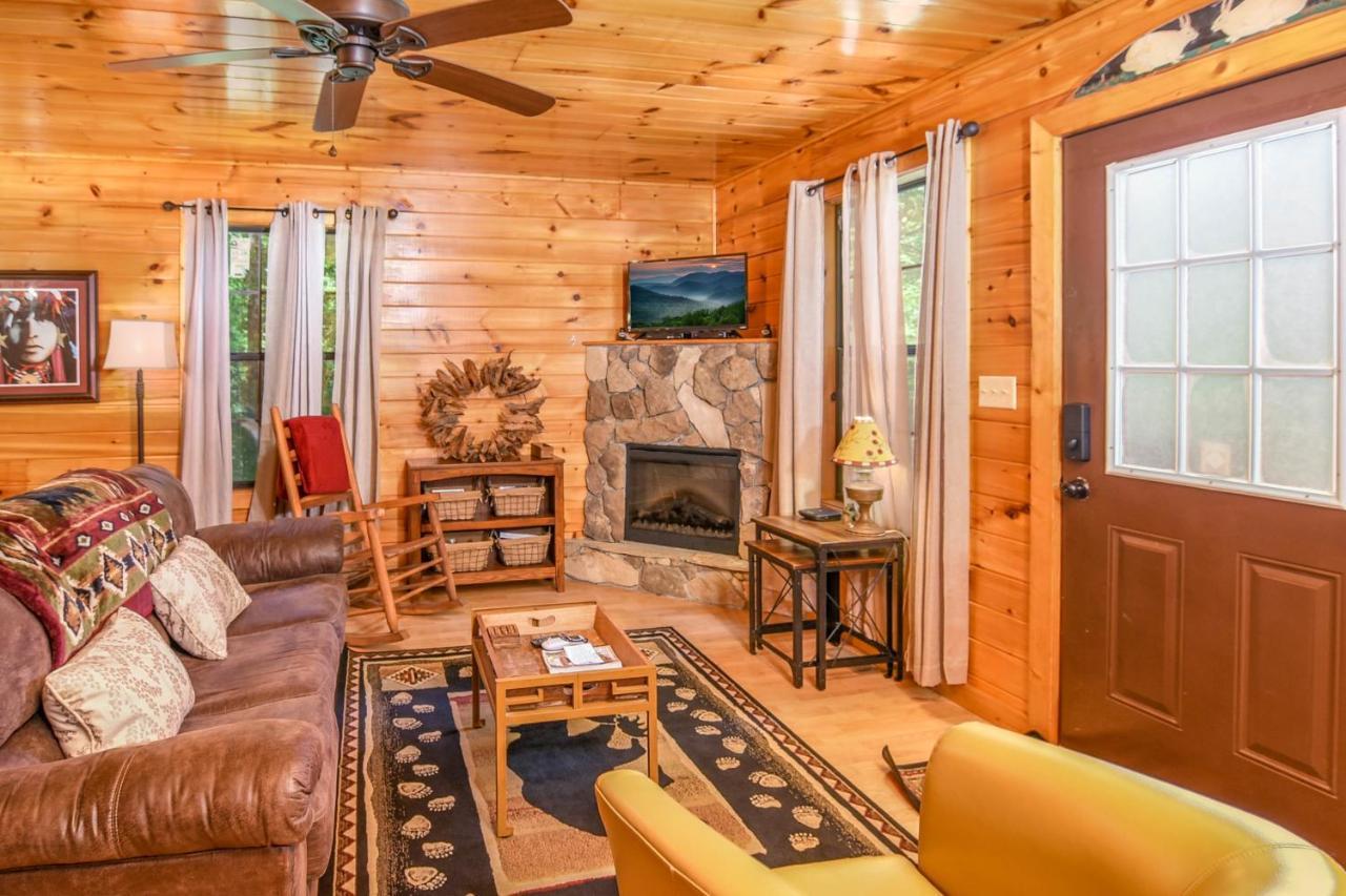 Permanent Vacation-Private Honeymoon Cabin With Hot Tub 塞维尔维尔 外观 照片