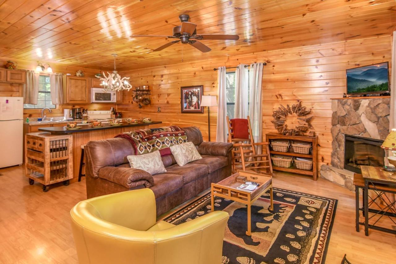Permanent Vacation-Private Honeymoon Cabin With Hot Tub 塞维尔维尔 外观 照片